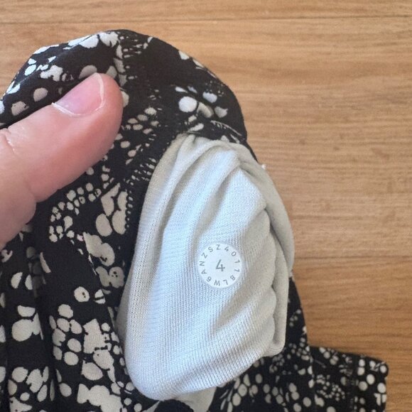 Lululemon Athletic Align High Rise Crop Yoga Pants 21” Chirasu Black Size 4 - Picture 9 of 9